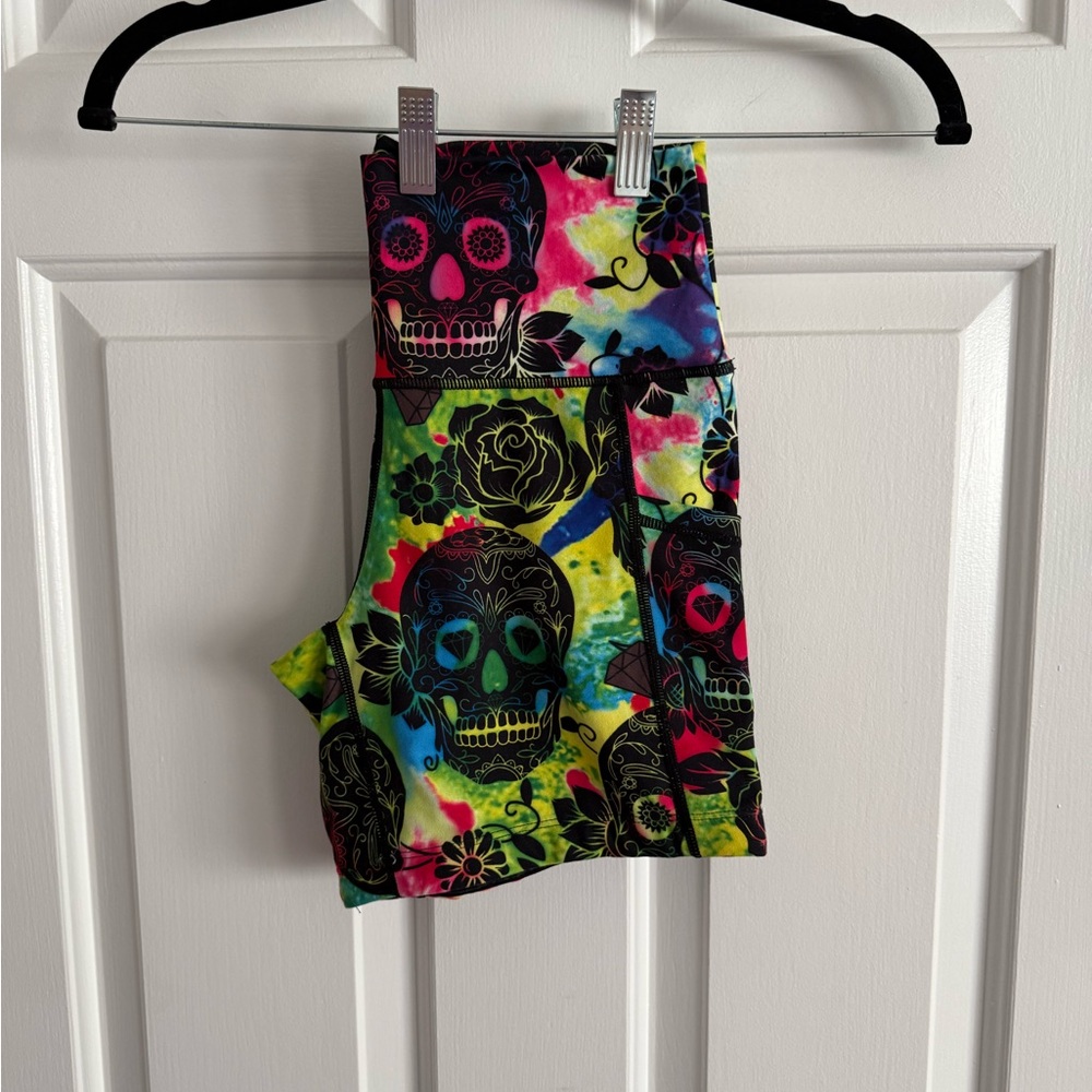 Constantly Varied Gear Tie-dyed Skulls & Roses 5” Shorts - XS